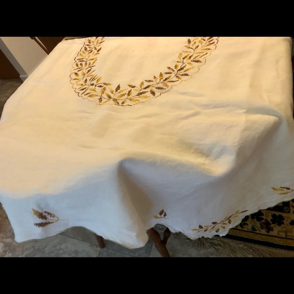 VINTAGE APPROX 82 x 64  EMBROIDERED WHEAT PATTERN LINEN TABLECLOTH